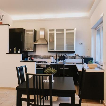 Pau Suite Home Fiumicino Exteriér fotografie